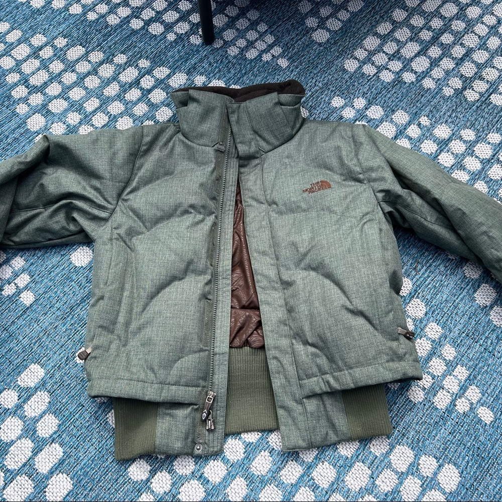 Womens North Face jacket. Size small. Super warm!